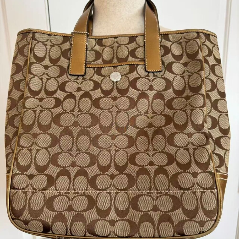100% Authentic Coach Women Top handle bag in canvas